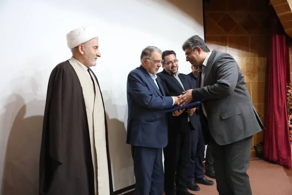 تجلیل از زحمات مدیر کل راهداری و حمل و نقل جاده ای کرمان