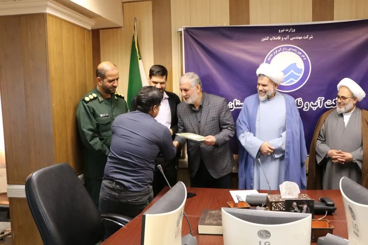 از فعالین نماز شرکت آب و فاضلاب گلستان تقدیر شد