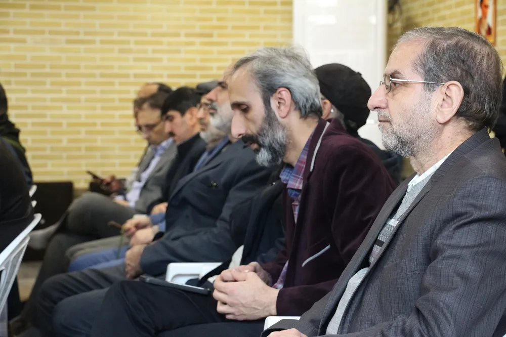 در ادامه و با توجه به برگزاری جلسات هیات ارزیابی عملکرد دستگاه های اجرایی استان در سال 1403 در حوزه نماز، انتخابات نمایندگان دبیران در این هیات برگزار و موسی محمدی دبیر اقامه نماز تعزیرات حکومتی و حجت الاسلام حبیبی دبیر اقامه نماز گمرکات با کسب اکثریت آرا به عنوان نمایندگان دبیران اقامه نماز دستگاه ها در این جلسات حاضر خواهند شد.