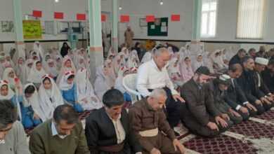 برگزاری نماز جماعت ویژه روزه اولی ها در دبستان شاهد شهر دیواندره