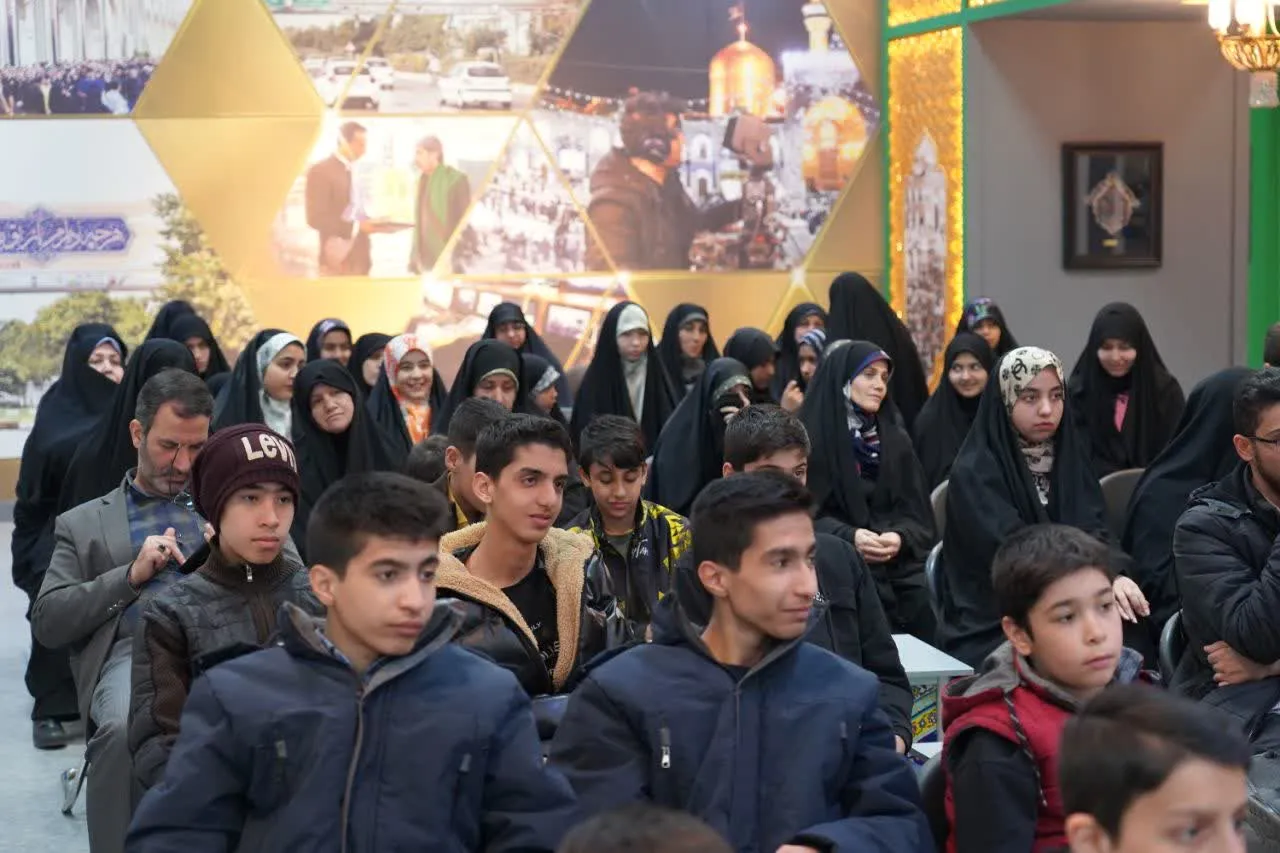 نشست فرهنگی ترویج معارف نماز در نمایشگاه بین المللی قرآن در حرم مطهر رضوی برگزار شد