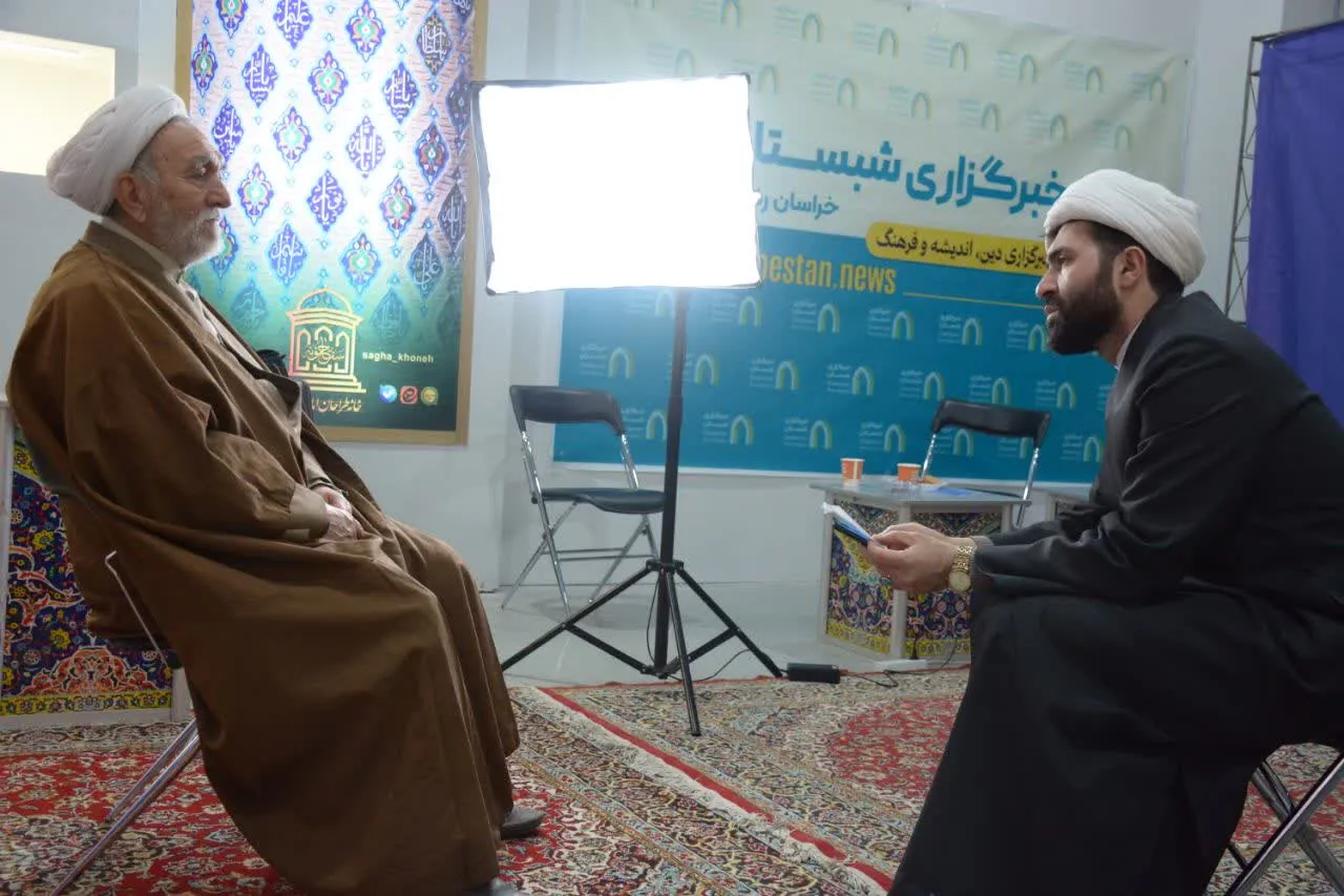 نشست فرهنگی ترویج معارف نماز در نمایشگاه بین المللی قرآن در حرم مطهر رضوی برگزار شد