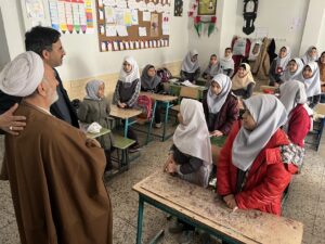 مدیر ستاد اقامه نماز استان در نماز جماعت دبیرستان حضرت معصومه شرکت کرد