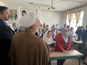 مدیر ستاد اقامه نماز استان در نماز جماعت دبیرستان حضرت معصومه شرکت کرد