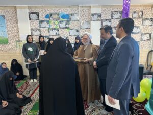 مدیر ستاد اقامه نماز استان در نماز جماعت دبیرستان حضرت معصومه شرکت کرد