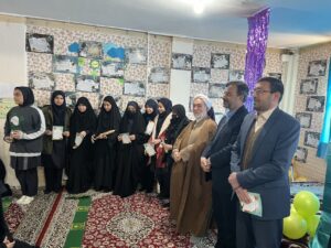 مدیر ستاد اقامه نماز استان در نماز جماعت دبیرستان حضرت معصومه شرکت کرد