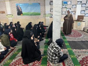 مدیر ستاد اقامه نماز استان در نماز جماعت دبیرستان حضرت معصومه شرکت کرد