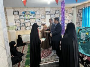 مدیر ستاد اقامه نماز استان در نماز جماعت دبیرستان حضرت معصومه شرکت کرد