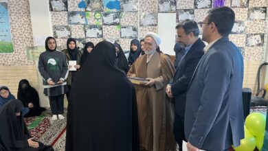 مدیر ستاد اقامه نماز استان در نماز جماعت دبیرستان حضرت معصومه شرکت کرد