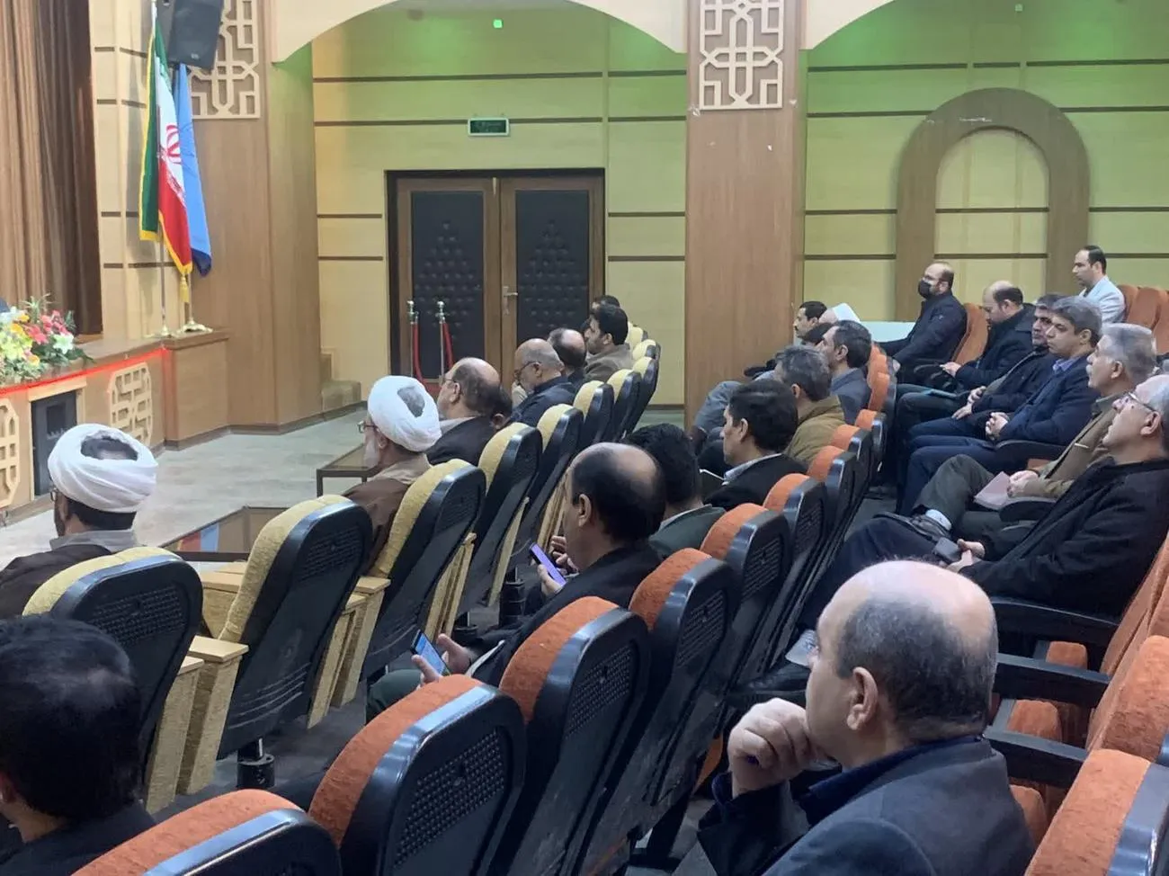 جلسه دوره آموزشی توجیهی دبیران شورای اقامه نماز دستگاه های اجرایی استان با حضور مدرس اعزامی از مرکز تخصصی نماز قم برگزار شد.