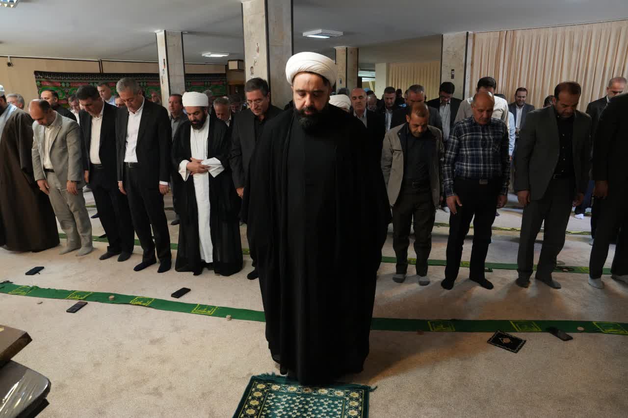 اقامه نماز وحدت به امامت مدیر ستاد اقامه نماز استان آذربایجان غربی