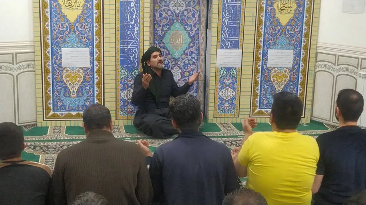 این برنامه معنوی که مطابق با دستورالعملهای سازمانی و تأکیدات مدیرکل زندانهای استان و با پیگیری اداره فرهنگی تربیتی استان اجرا میشود، از ابتدای ماه مبارک رمضان با غبارروبی و نظافت عمومی مساجد زندانها آغاز شده است.