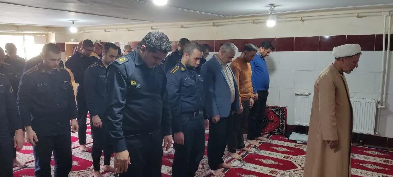 این برنامه معنوی که مطابق با دستورالعمل‌های سازمانی و تأکیدات مدیرکل زندان‌های استان و با پیگیری اداره فرهنگی تربیتی استان اجرا می‌شود، از ابتدای ماه مبارک رمضان با غبارروبی و نظافت عمومی مساجد زندان‌ها آغاز شده است.