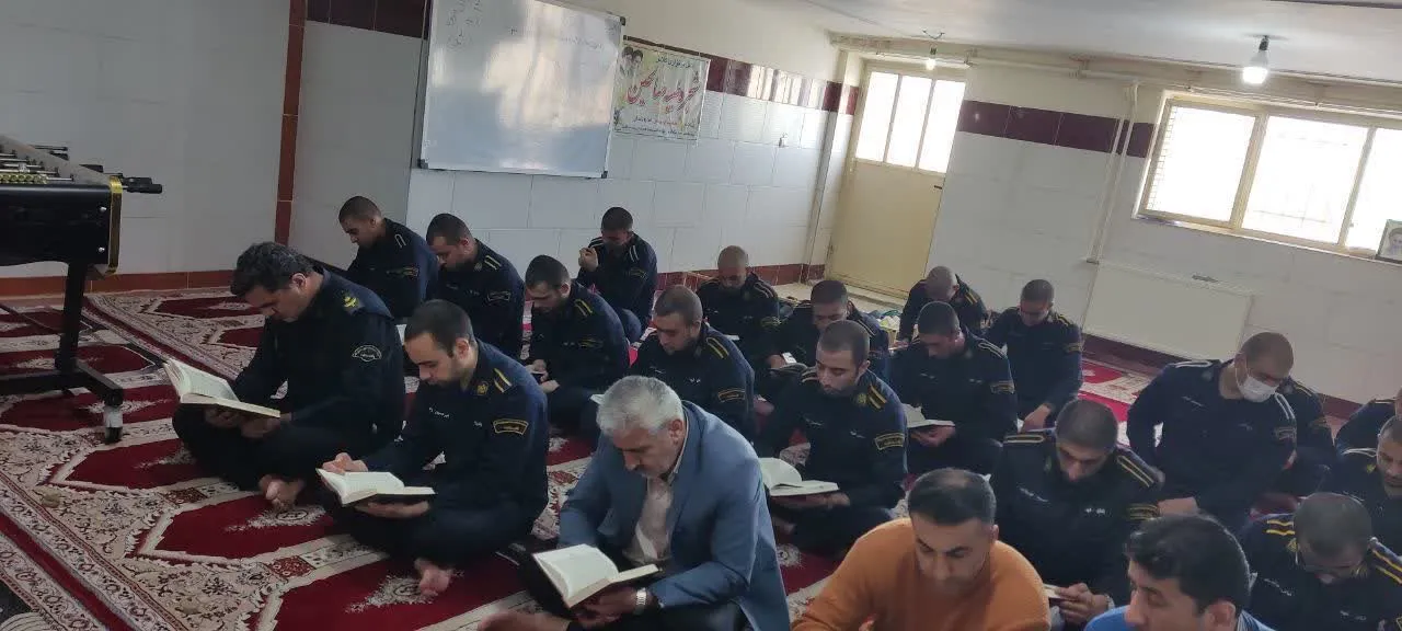 این برنامه معنوی که مطابق با دستورالعملهای سازمانی و تأکیدات مدیرکل زندانهای استان و با پیگیری اداره فرهنگی تربیتی استان اجرا میشود، از ابتدای ماه مبارک رمضان با غبارروبی و نظافت عمومی مساجد زندانها آغاز شده است.