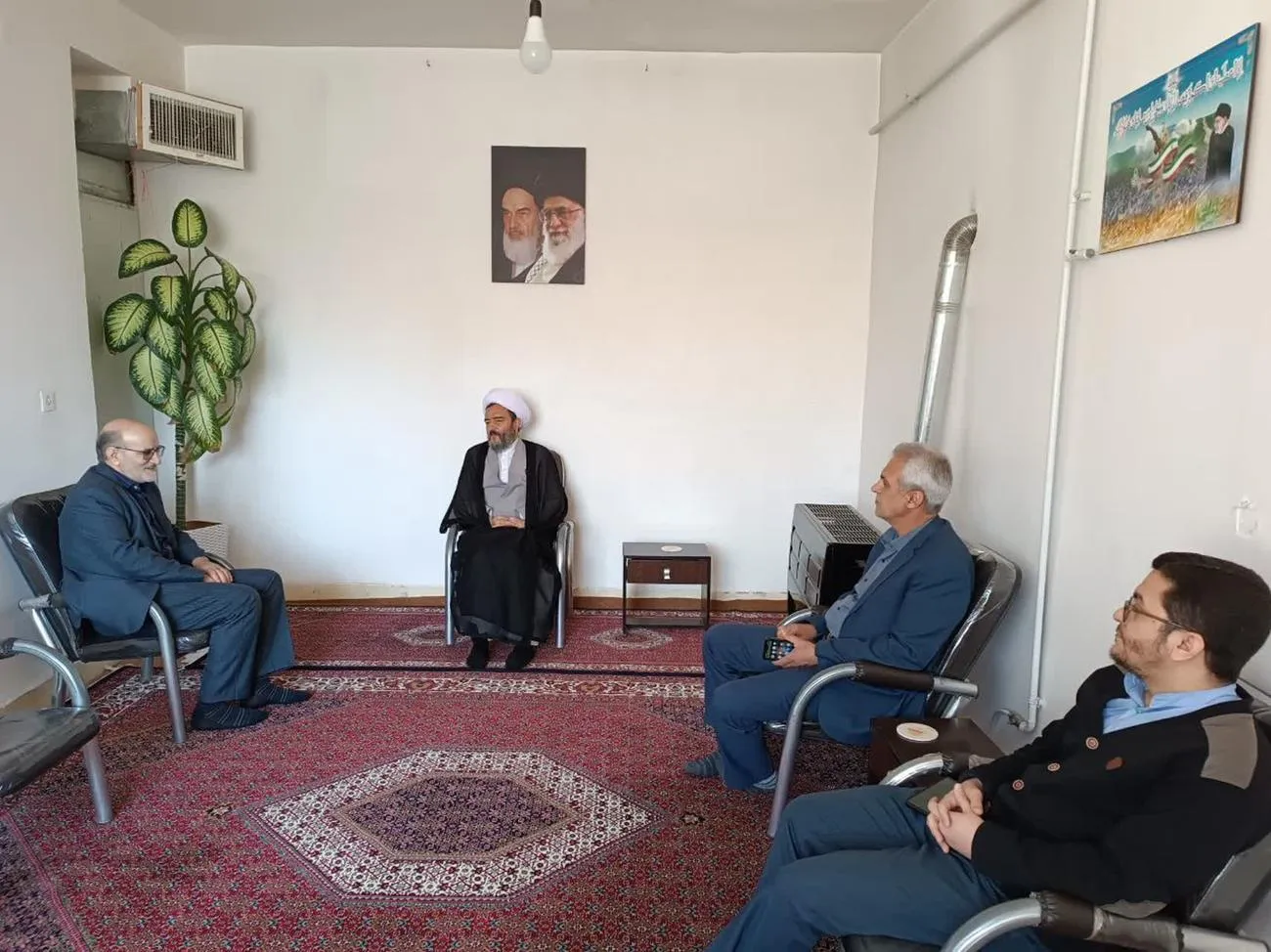 مدیر ستاد اقامه نماز استان کردستان با امام جمعه بیجار دیدار کرد