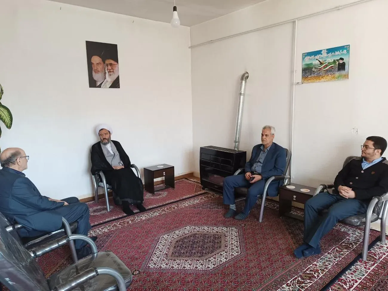 مدیر ستاد اقامه نماز استان کردستان با امام جمعه بیجار دیدار کرد