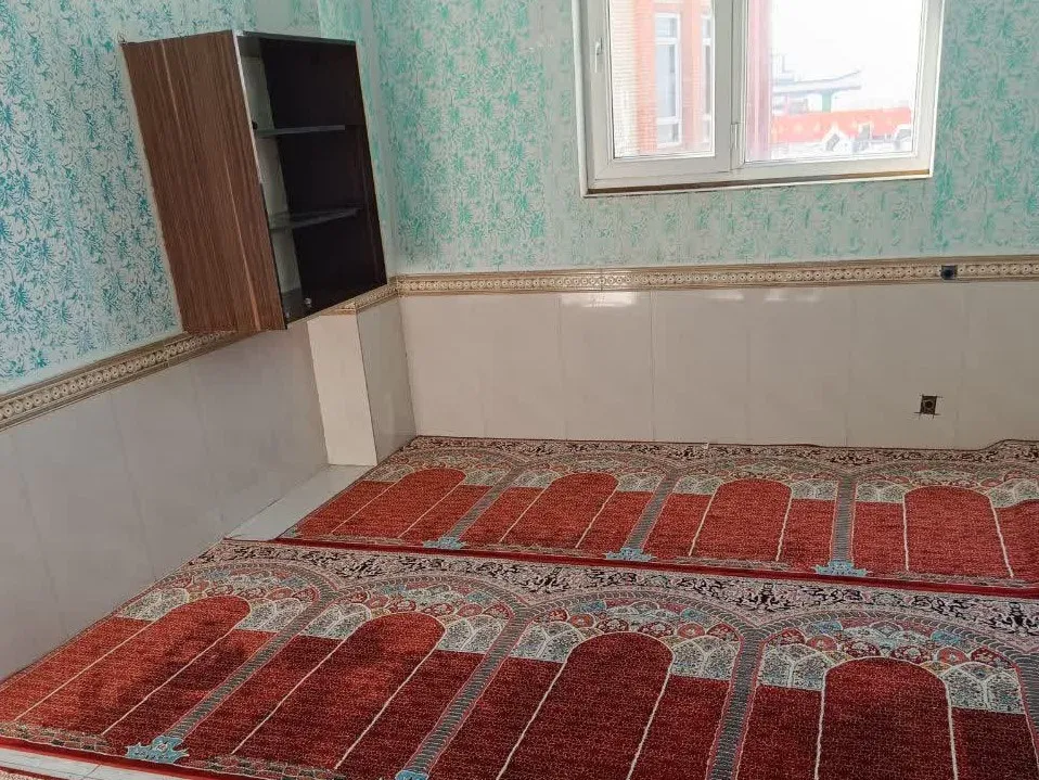 دبیر شورای اقامه نماز شهرستان دیواندره از نمازخانههای بینراهی بازدید کرد