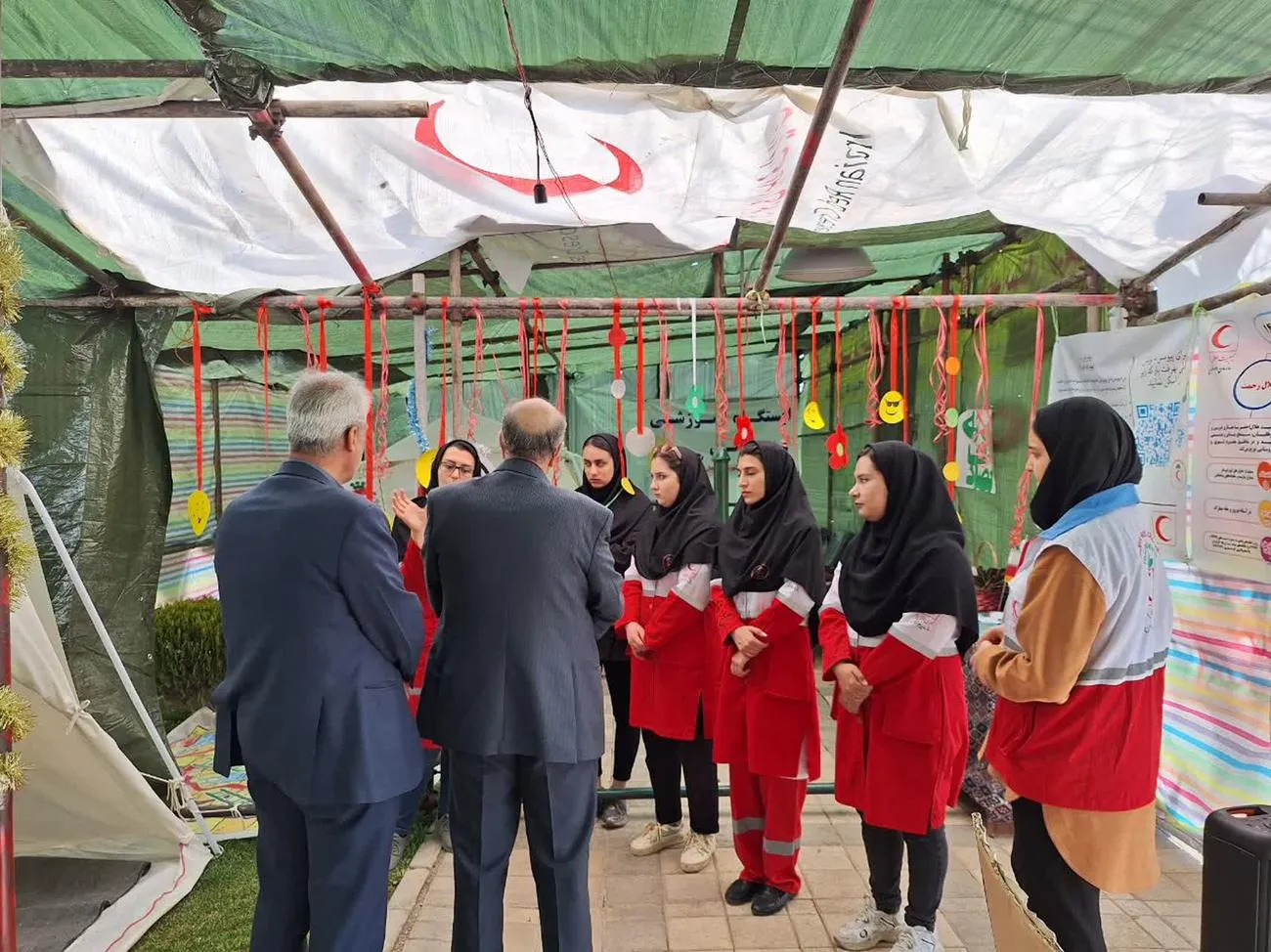 مدیر ستاد اقامه نماز استان کردستان از خیمههای نماز هلال احمر بازدید کرد.