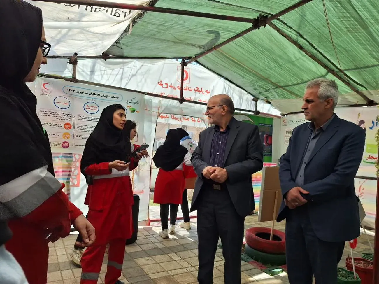 مدیر ستاد اقامه نماز استان کردستان از خیمه‌های نماز هلال احمر بازدید کرد.