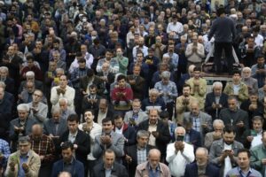نماز عید سعید فطر با حضور پرشور و گسترده اقشار مختلف در همدان اقامه شد
