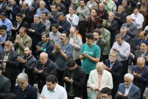 نماز عید سعید فطر با حضور پرشور و گسترده اقشار مختلف در همدان اقامه شد