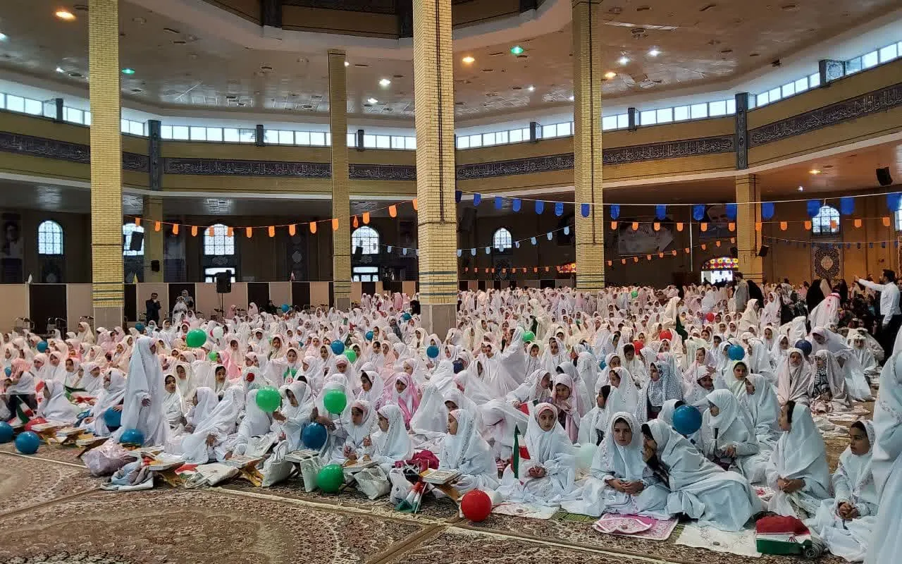 جشن تکلیف 3000 نفری دختران پایه سوم ابتدایی در ایلام برگزار شد