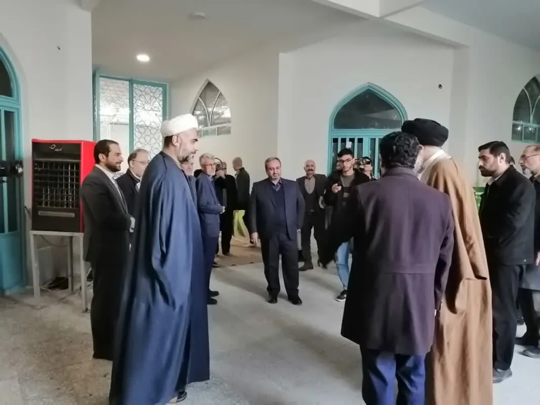 نماینده ولی فقیه استان البرز و مدیران ارشد از غرفههای ستاد اقامه نماز بازدید کردند