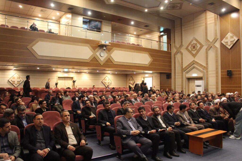 آیین تجلیل از خادمان و فعالان برگزاری سی و یکمین اجلاس سراسری نماز برگزار شد.