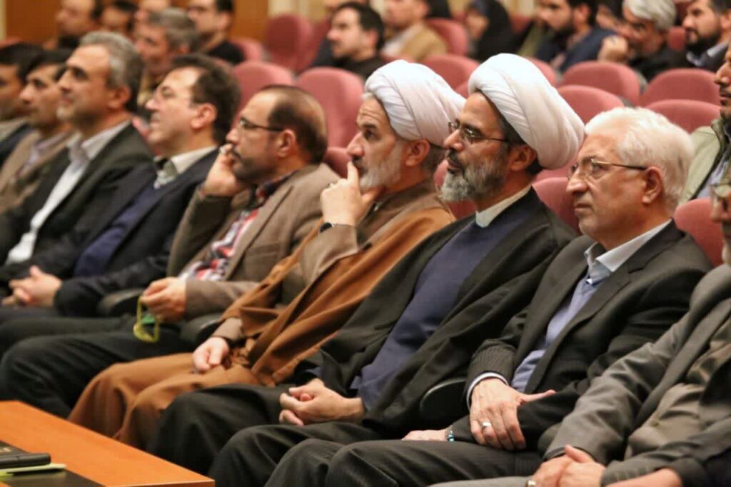 آیین تجلیل از خادمان و فعالان برگزاری سی و یکمین اجلاس سراسری نماز برگزار شد.