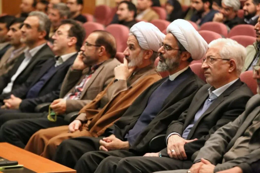 آیین تجلیل از خادمان و فعالان برگزاری سی و یکمین اجلاس سراسری نماز برگزار شد.