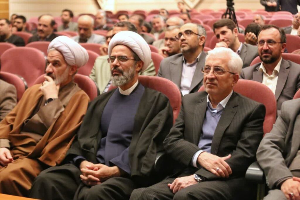 آیین تجلیل از خادمان و فعالان برگزاری سی و یکمین اجلاس سراسری نماز برگزار شد.
