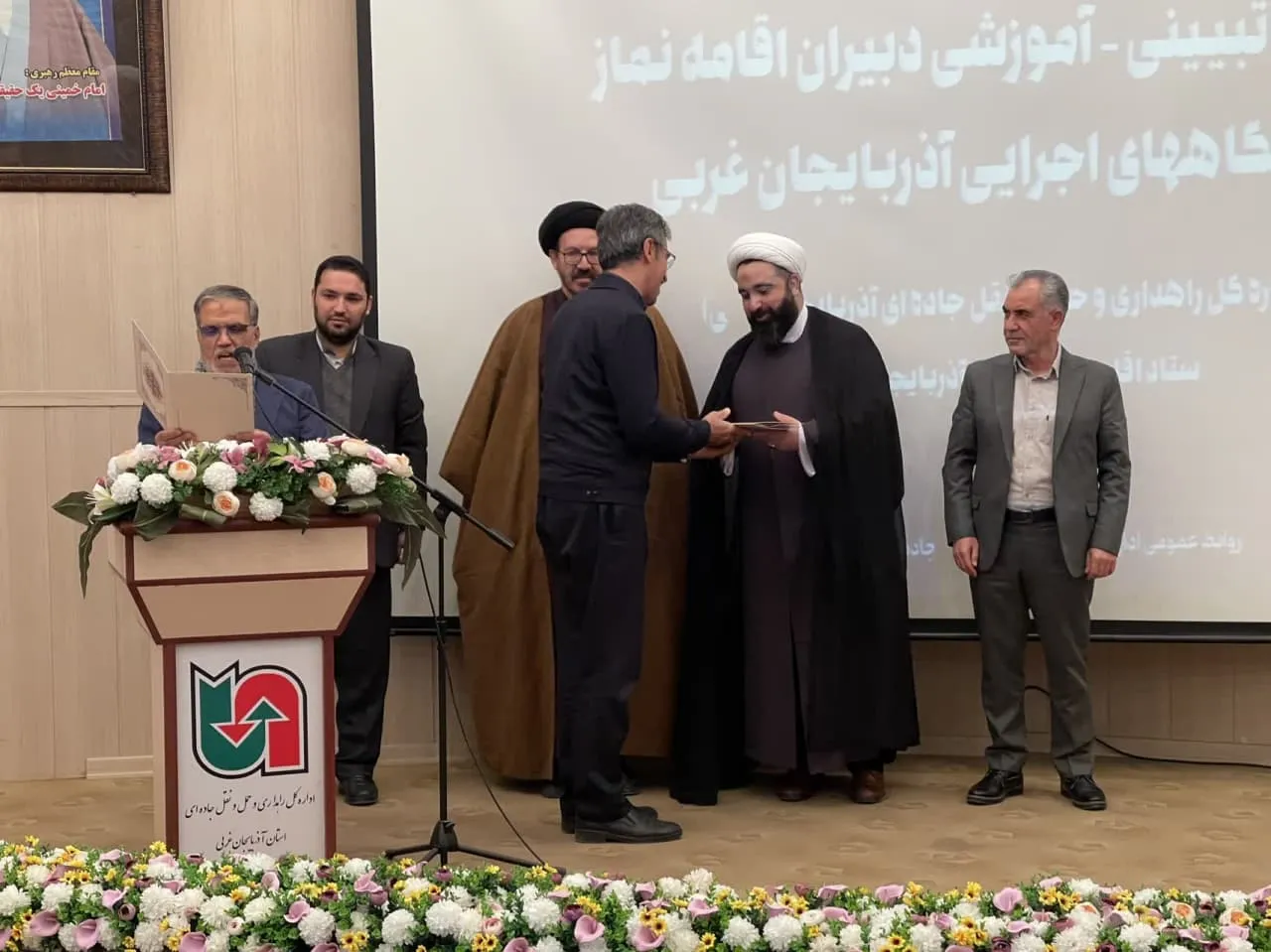 نشست تبیینی-آموزشی دبیران اقامه نماز دستگاههای اجرایی استان آذربایجان غربی برگزار شد