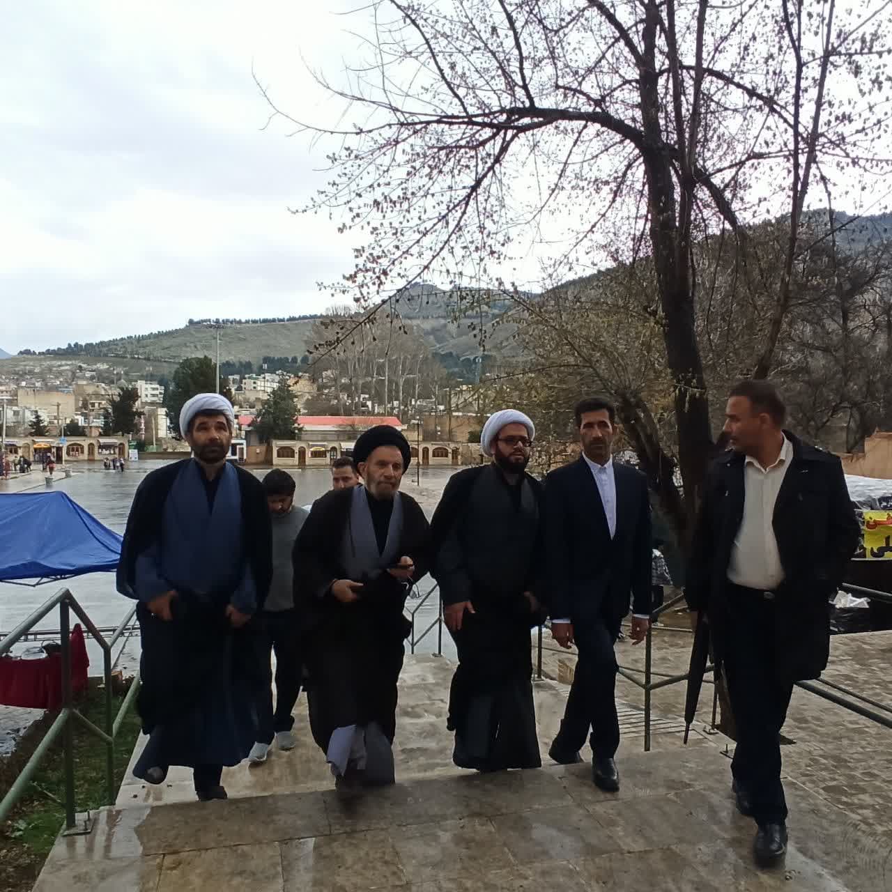 بازدید از نمازخانه‌ تاریخی قلعه فلک الافلاک لرستان