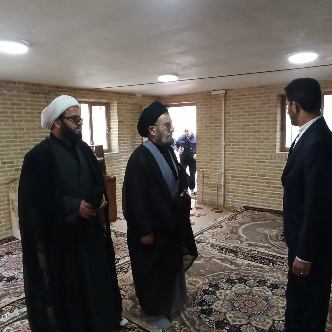 بازدید از نمازخانه‌ تاریخی قلعه فلک الافلاک لرستان