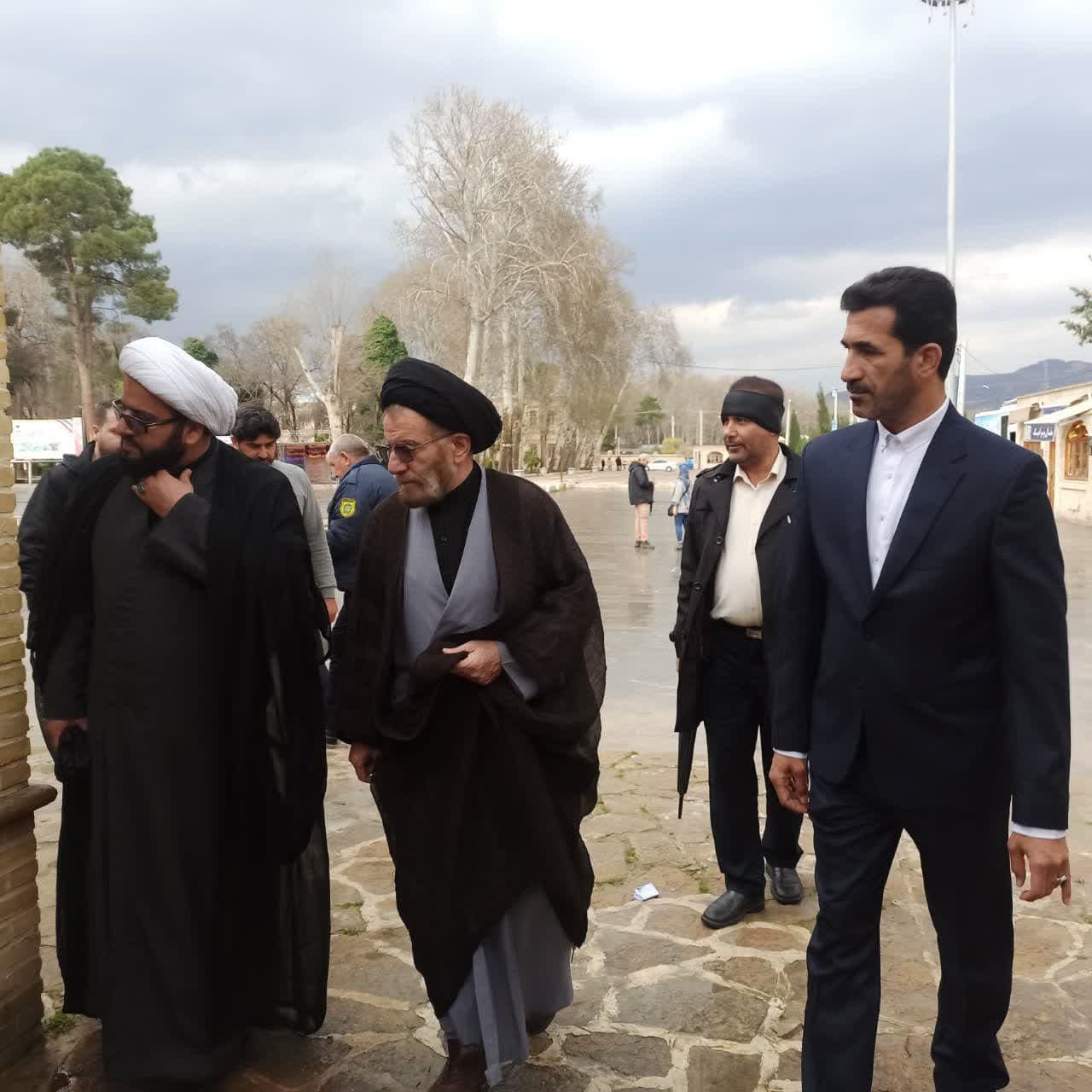 بازدید از نمازخانه‌ تاریخی قلعه فلک الافلاک لرستان
