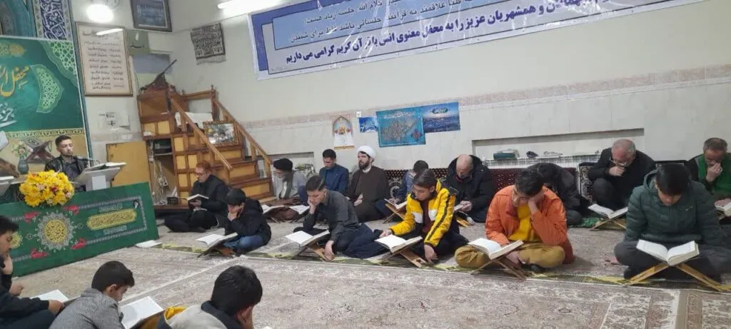 محفل انس با قرآن کریم سی جز در سی روز در سلطانیه برگزار