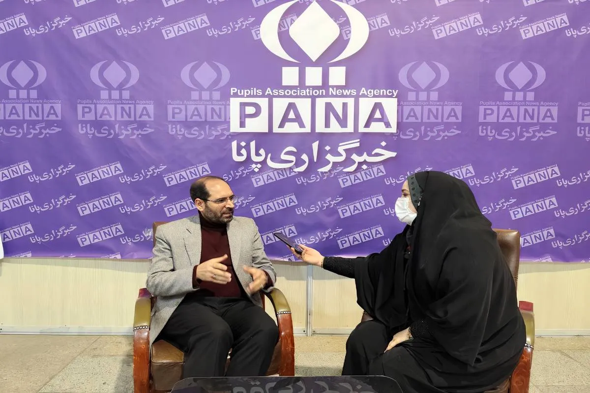 رئیس اداره اقامه نماز و مدیر بخش غرفه آموزش و پرورش