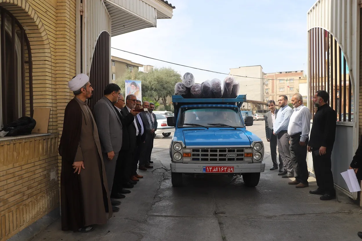 توزیع ۸۰۰ متر فرش دستباف به نمازخانه مدارس استان گلستان