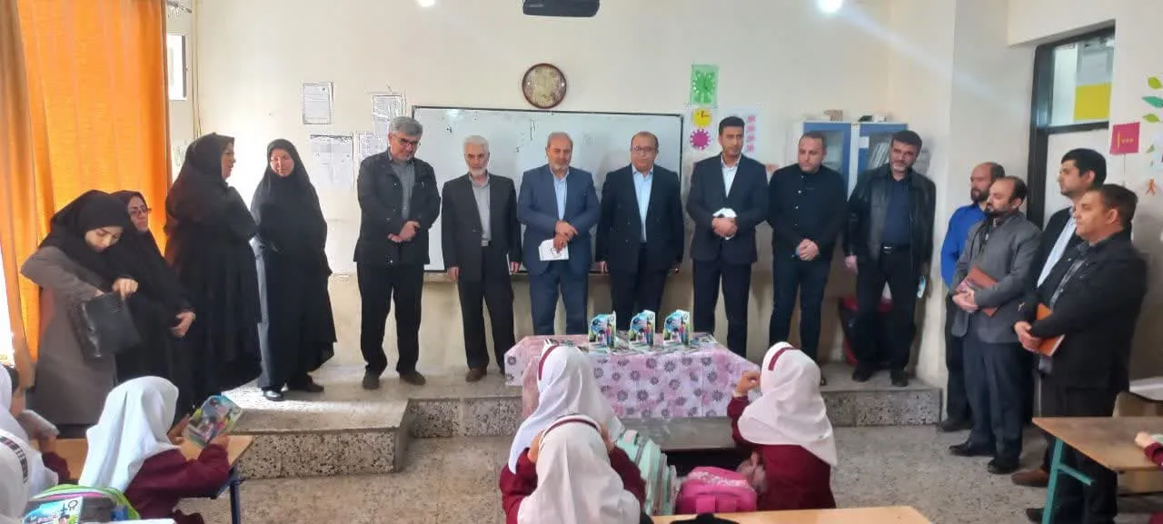 مراسم اهدای کتاب آموزش نماز به مدارس اردبیل