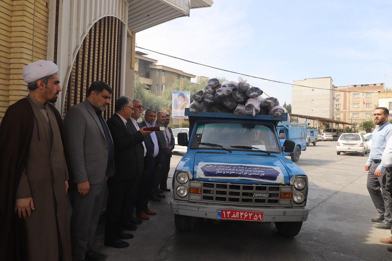 توزیع ۸۰۰ متر فرش دستباف به نمازخانه مدارس استان گلستان