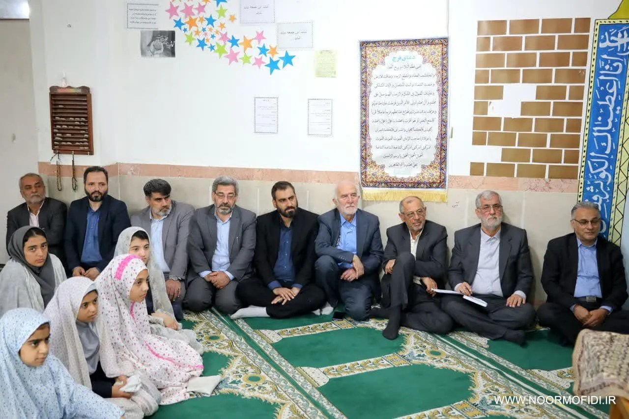 اقامه نماز جماعت ظهر و عصر و گفتگوی صمیمی نماینده ولی فقیه در گلستان با دانش آموزان+ فیلم