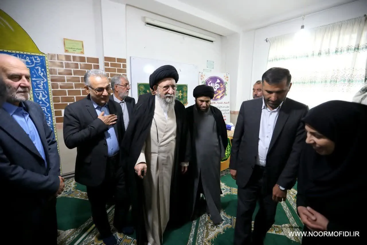 اقامه نماز جماعت ظهر و عصر و گفتگوی صمیمی نماینده ولی فقیه در گلستان با دانش آموزان+ فیلم