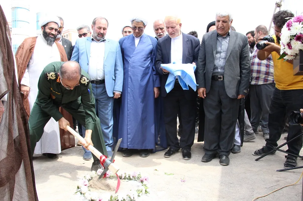 آیین کلنگ زنی اولین مسجد نهضت ملی مسکن قم برگزار شد
