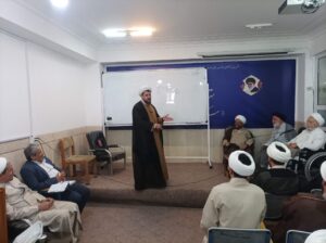 نشست صمیمی اساتید مرکز تخصصی نماز با استاد قرائتی در قم