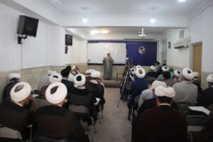 نشست صمیمی اساتید مرکز تخصصی نماز با استاد قرائتی در قم