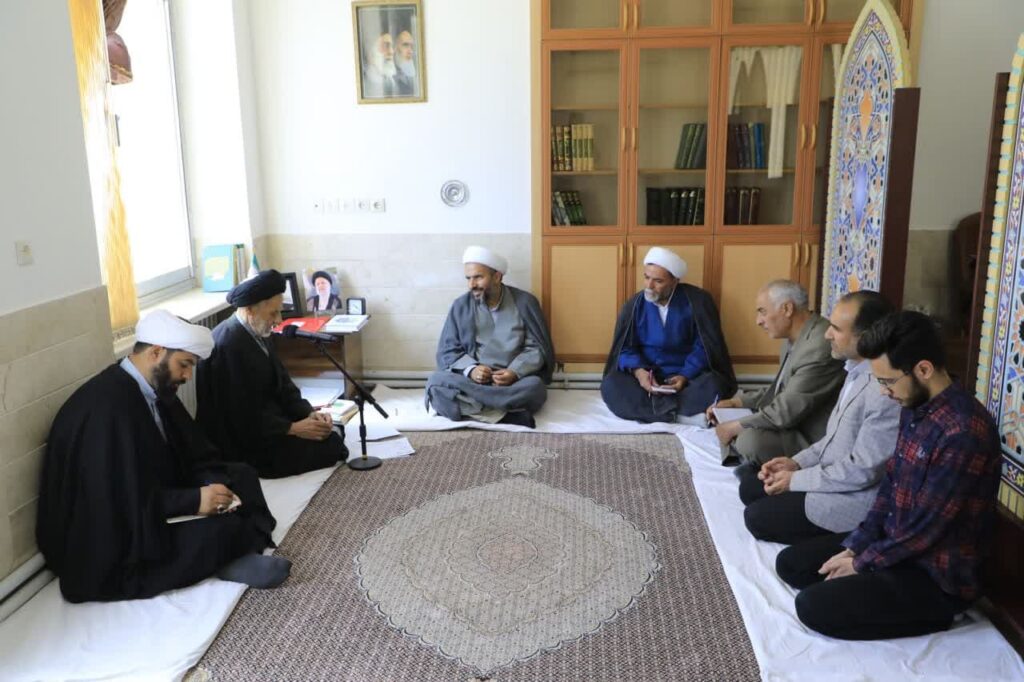 دیدار مدیر و کارکنان ستاد اقامه نماز خراسان جنوبی با نماینده ولی فقیه در استان