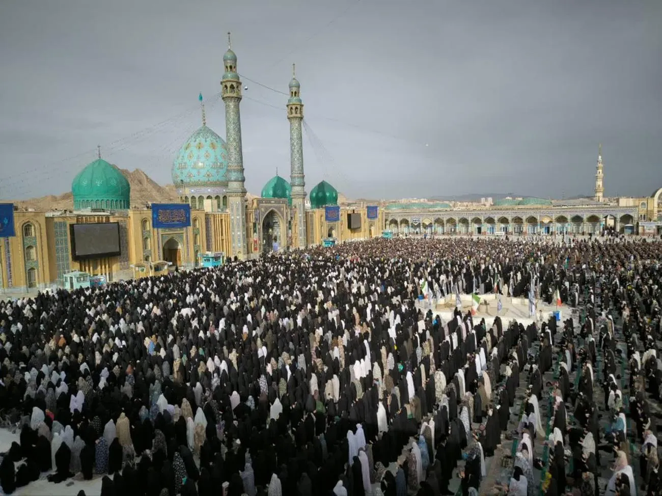 نماز عید سعید فطر در قم اقامه شد