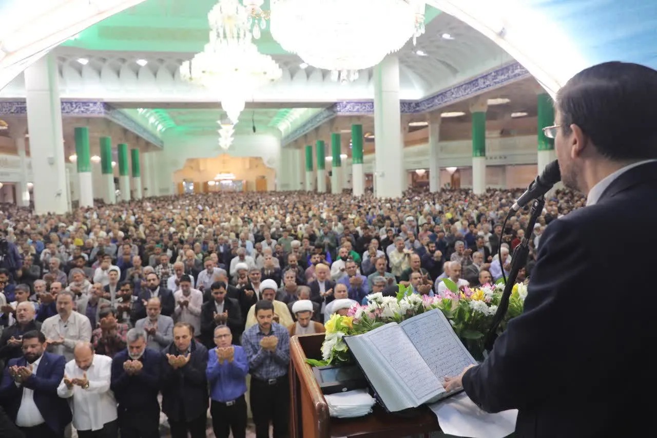 نماز عید سعید فطر در قم اقامه شد