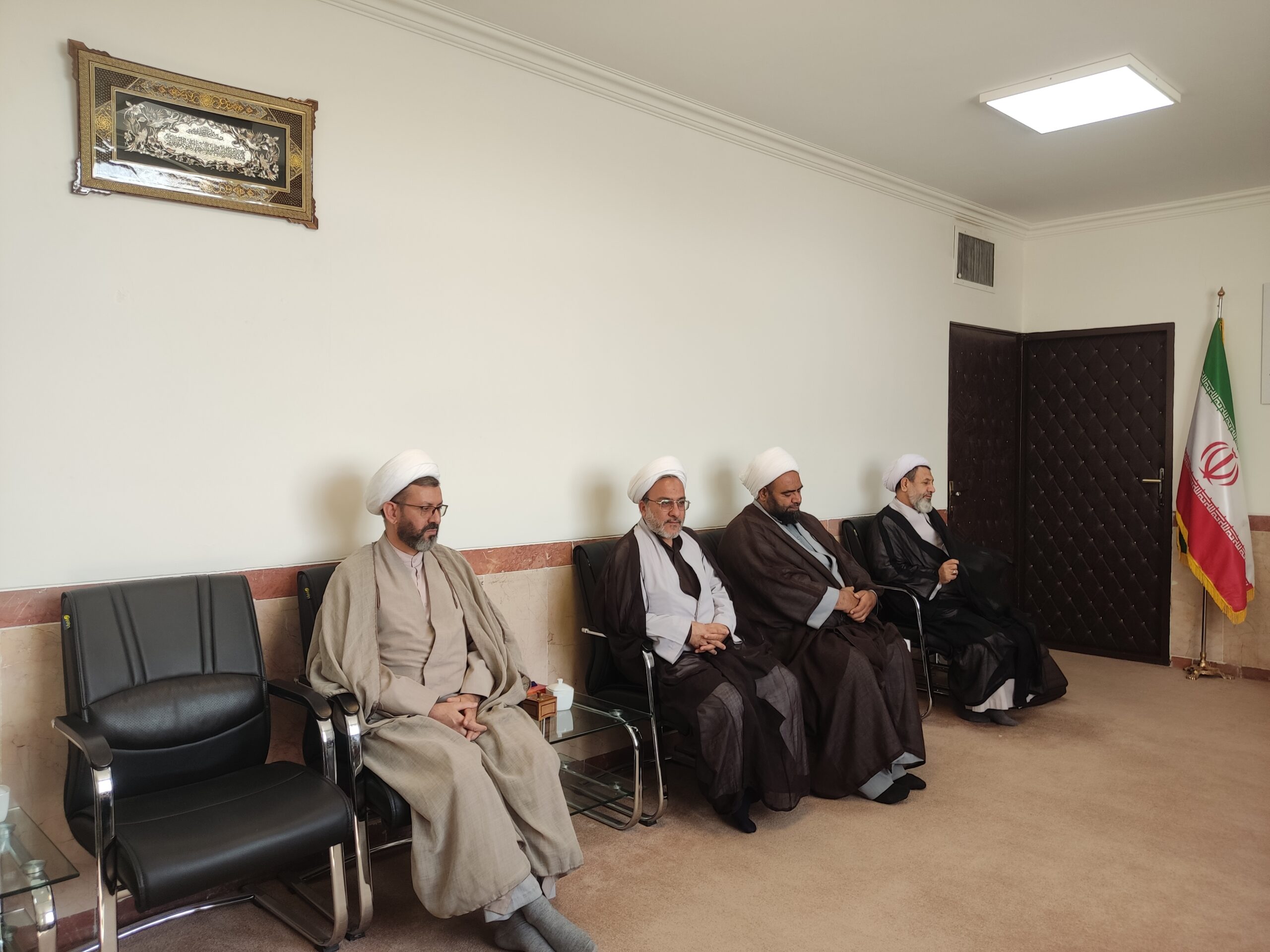دیدار مدیر و اعضای ستاد اقامه نماز و بنیاد مهدویت با امام جمعه کرمان