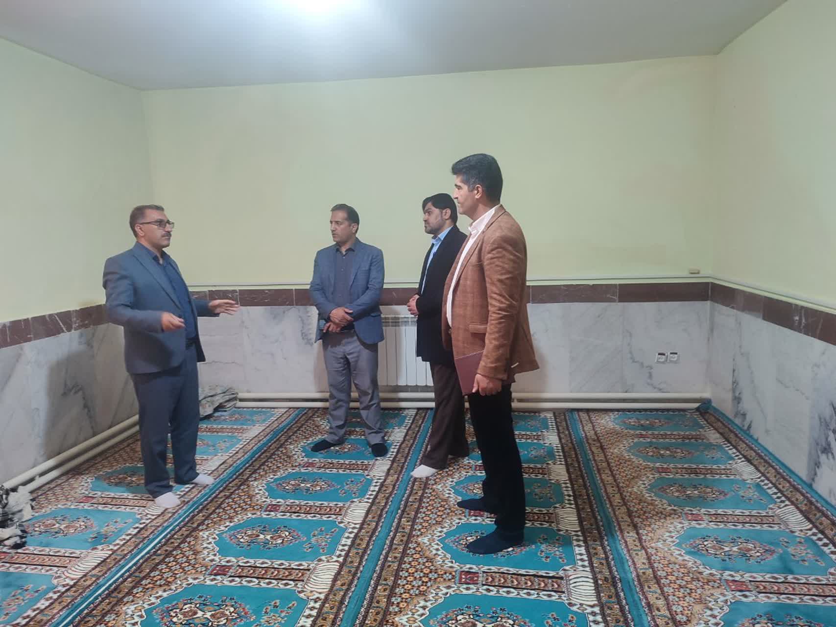دبیر شورای اقامه نماز شهرستان دهگلان از نمازخانههای دستگاه های اجرایی بازدید کرد
